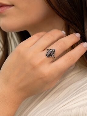 Vintage Avon Silver Tone Crystal Ring – Size 7